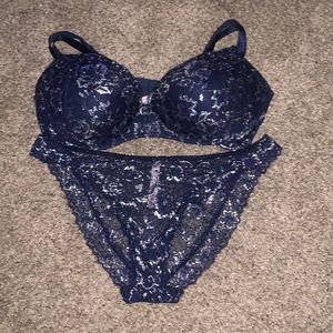 Dream Angels 38 D bra and matching panties size large.